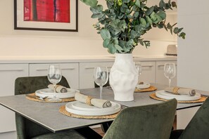 Grand Penthouse, City View | In-room dining - Your Apartment - Tower of London (London)