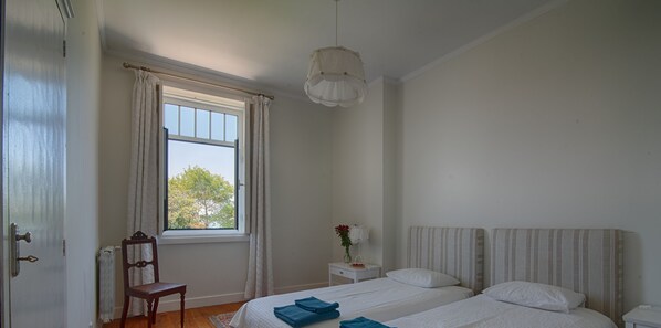 5 soverom, strykejern/-brett, wi-fi og sengetøy