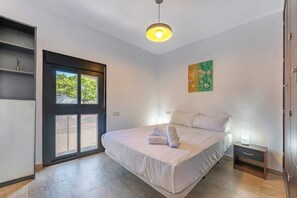 3 bedrooms, iron/ironing board, WiFi, bed sheets