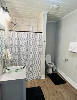 淋浴設備、風筒、提供毛巾、番梘