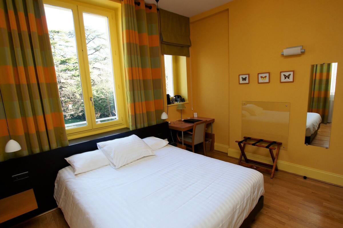 Superior Double Room | Minibar, in-room safe, laptop workspace, blackout drapes