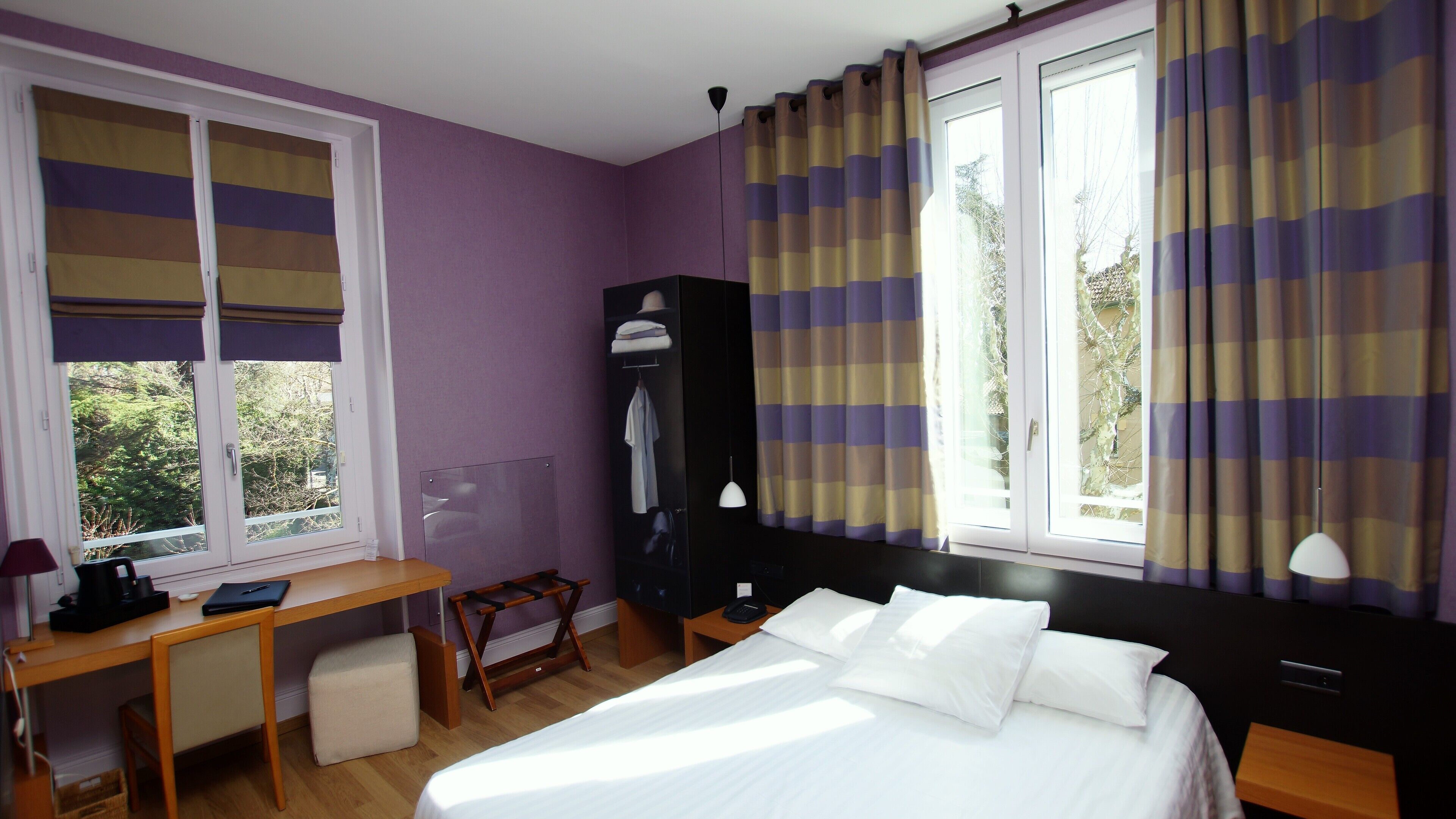 クラシック ダブルルーム | ミニバー、セーフティボックス (室内)、ノートパソコン用作業スペース、遮光カーテン