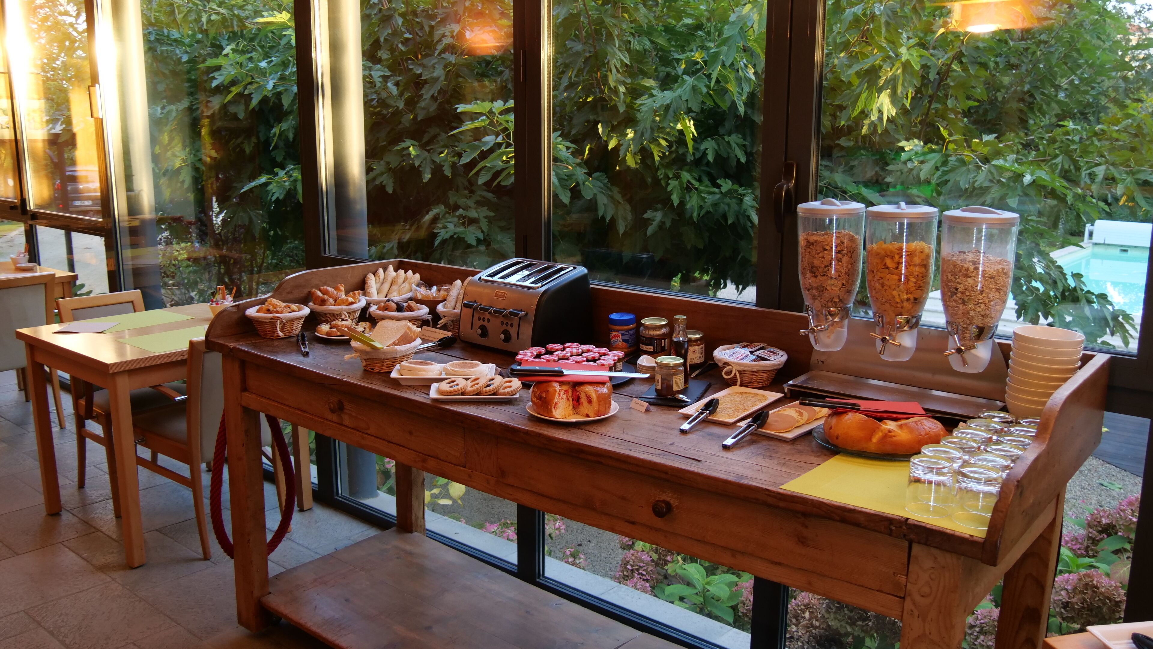 Morgenmadsbuffet hver dag (17 EUR pr. person)