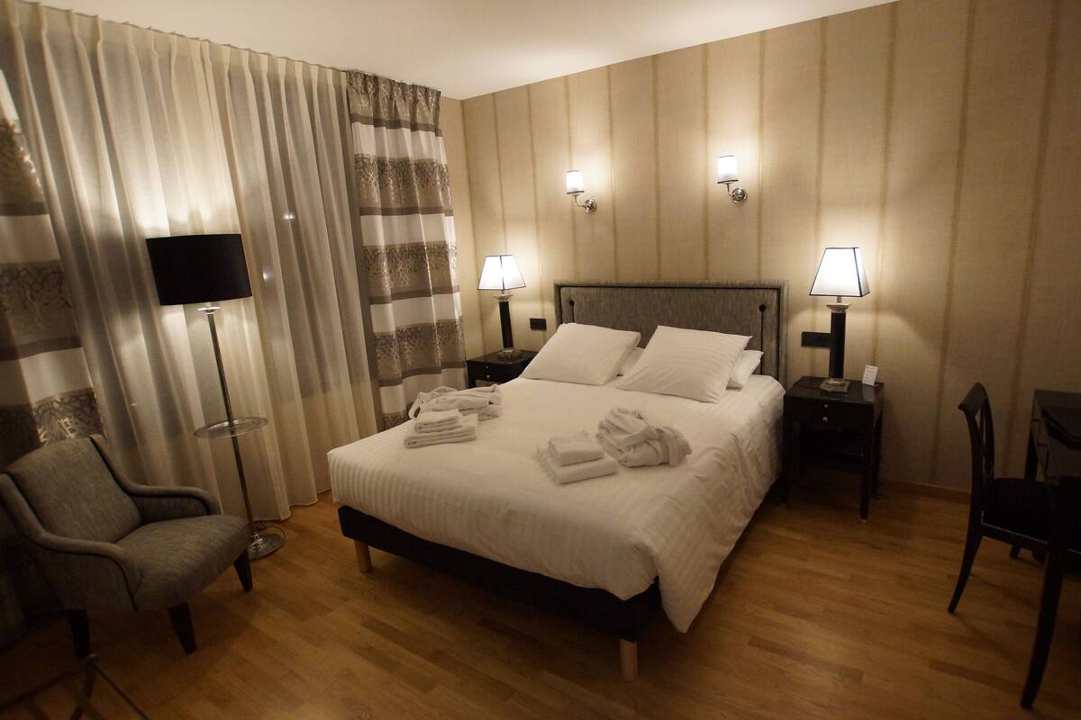 Superior Double Room | Minibar, in-room safe, laptop workspace, blackout drapes