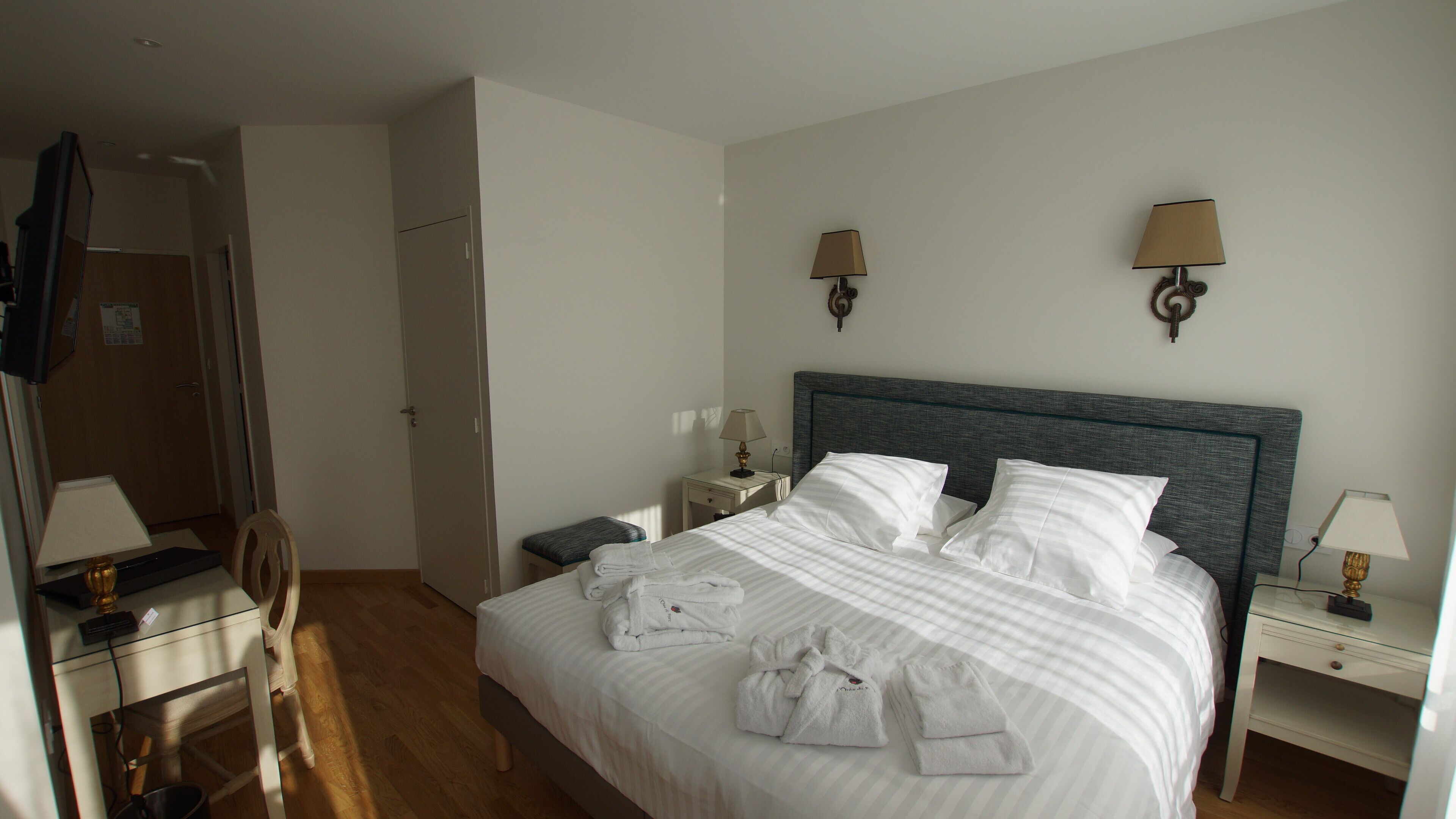 スーペリア 4 人部屋 | ミニバー、セーフティボックス (室内)、ノートパソコン用作業スペース、遮光カーテン