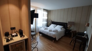 Superior Double Room | Minibar, in-room safe, laptop workspace, blackout drapes - Hôtel L'Orée du Parc (Romans-sur-Isère)