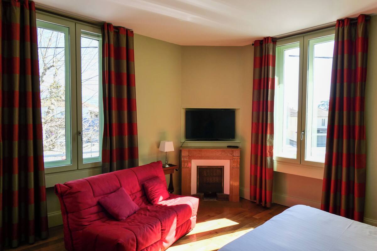 Superior Quadruple Room | Minibar, in-room safe, laptop workspace, blackout drapes