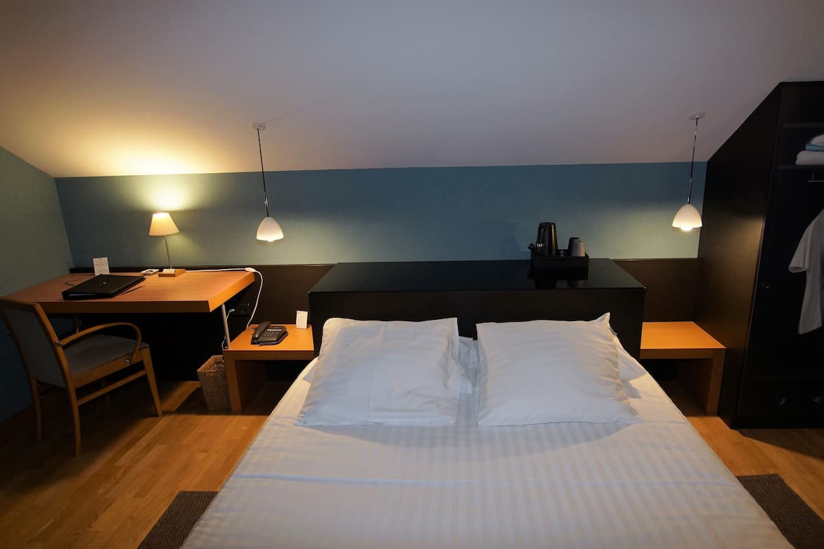 Classic Double Room | In-room safe, blackout drapes, soundproofing, iron/ironing board