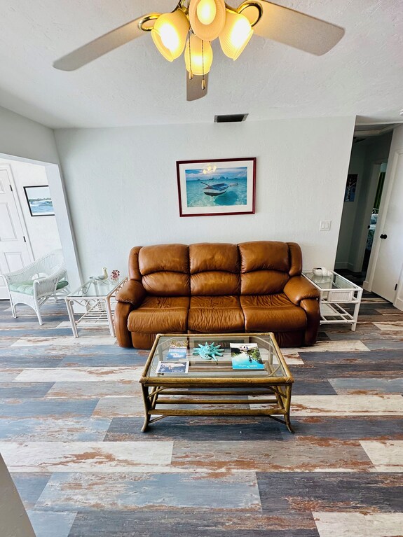 Charming 2-bedroom Waterfront Townhome With Wifi, Ac Hot Tub And Dock - Matlacha, FL