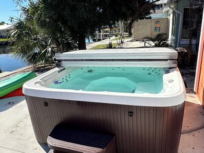 Outdoor spa tub