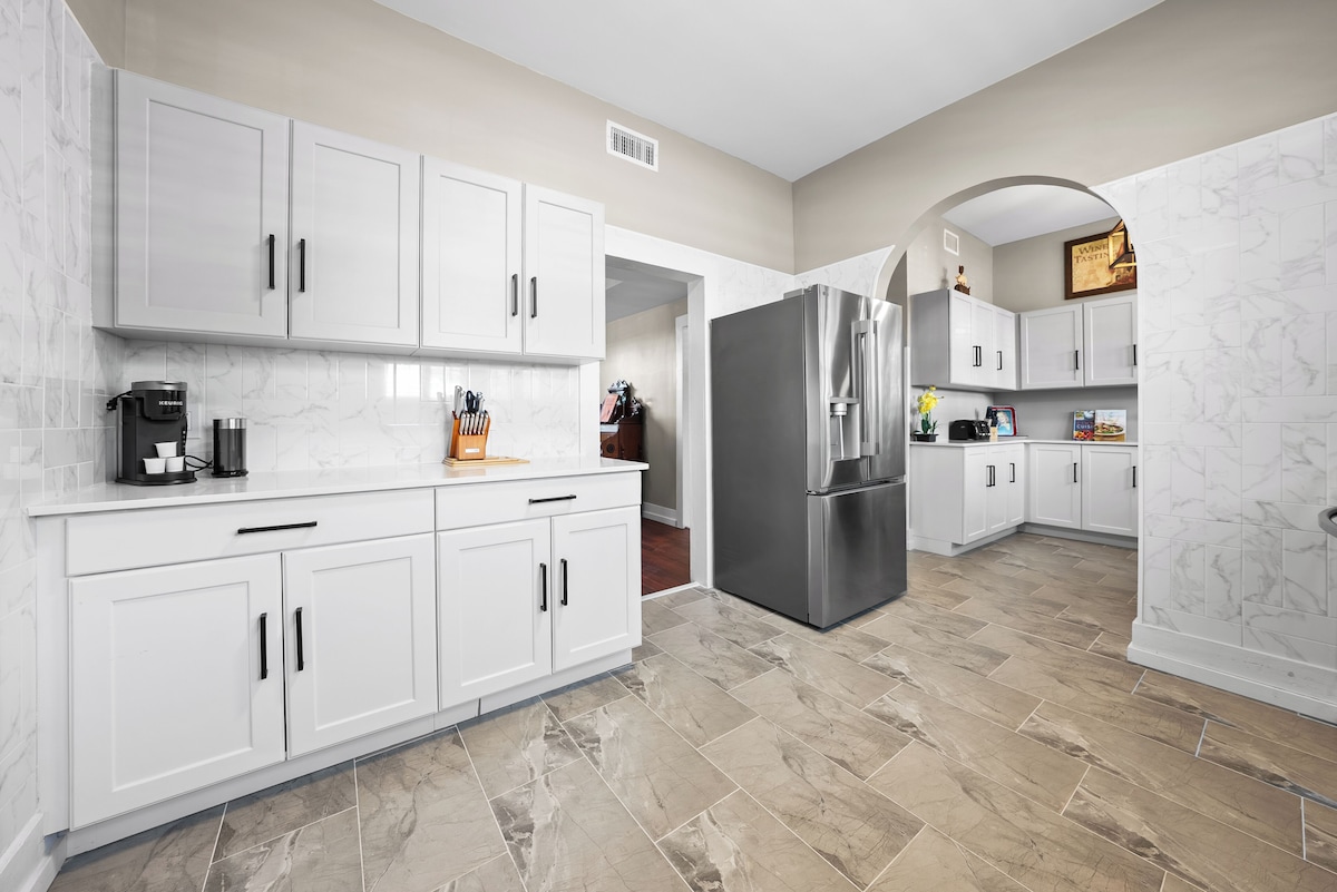 Photo 11 of 5 Min Walk to St. George Street~Resort Access to Pool & Gym~King Beds~Grill~Wifi
