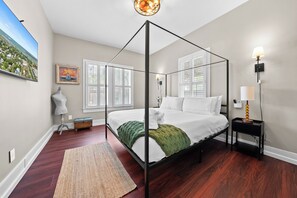 6 habitaciones, escritorio y tabla de planchar con plancha 