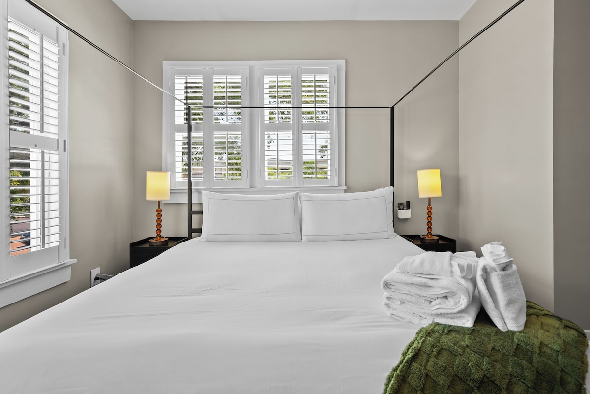Photo 25 of 5 Min Walk to St. George Street~Resort Access to Pool & Gym~King Beds~Grill~Wifi