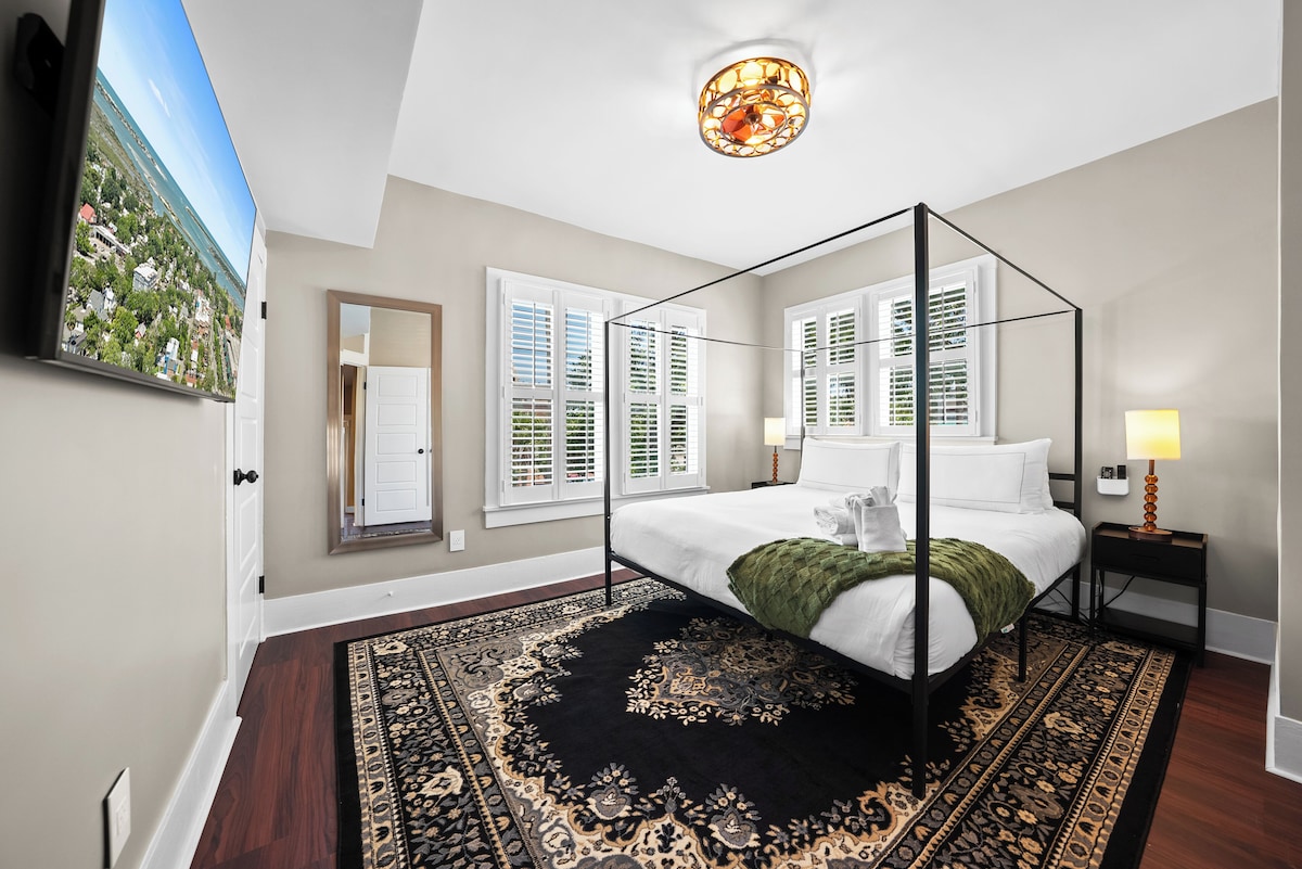 Photo 24 of 5 Min Walk to St. George Street~Resort Access to Pool & Gym~King Beds~Grill~Wifi