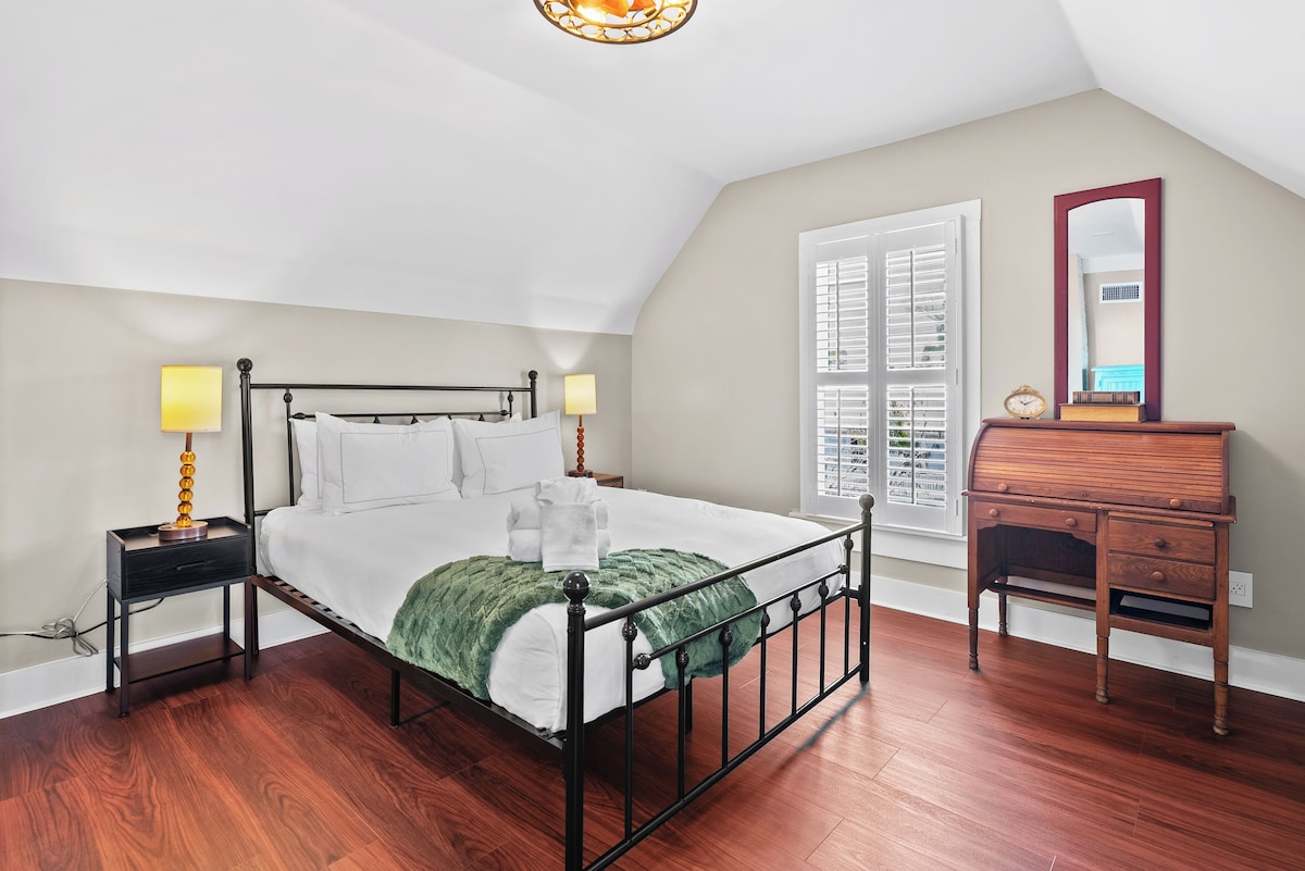 Photo 33 of 5 Min Walk to St. George Street~Resort Access to Pool & Gym~King Beds~Grill~Wifi