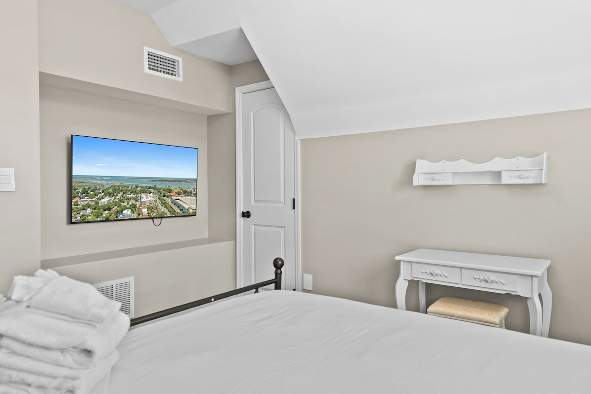 Photo 36 of 5 Min Walk to St. George Street~Resort Access to Pool & Gym~King Beds~Grill~Wifi