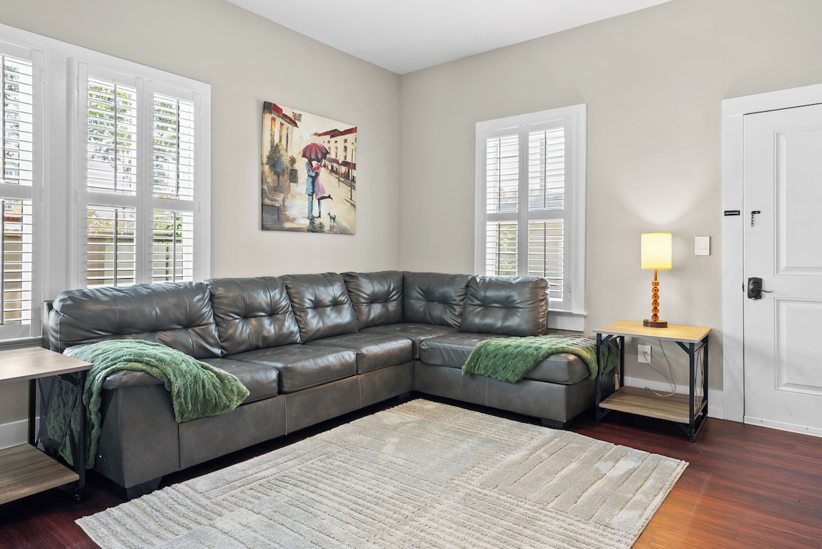 Photo 22 of 5 Min Walk to St. George Street~Resort Access to Pool & Gym~King Beds~Grill~Wifi