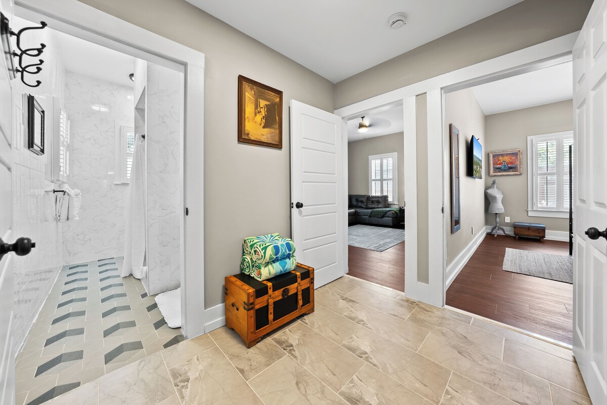 Photo 16 of 5 Min Walk to St. George Street~Resort Access to Pool & Gym~King Beds~Grill~Wifi