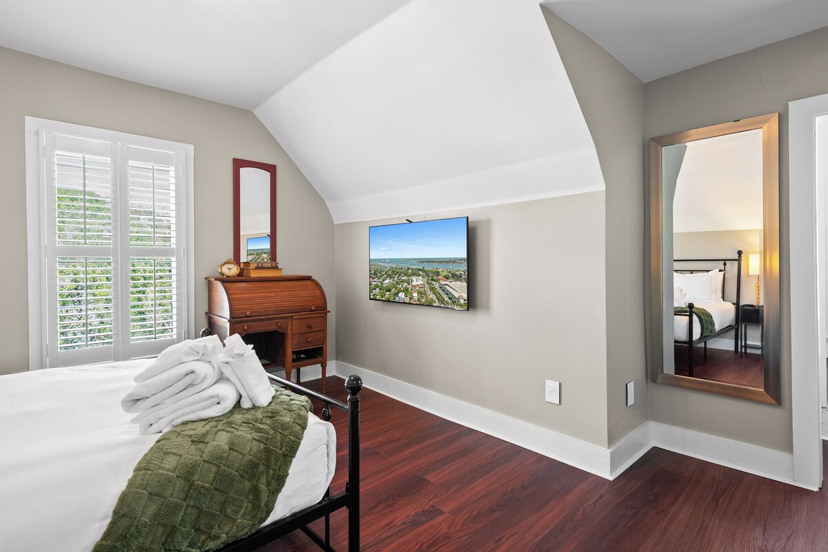 Photo 34 of 5 Min Walk to St. George Street~Resort Access to Pool & Gym~King Beds~Grill~Wifi