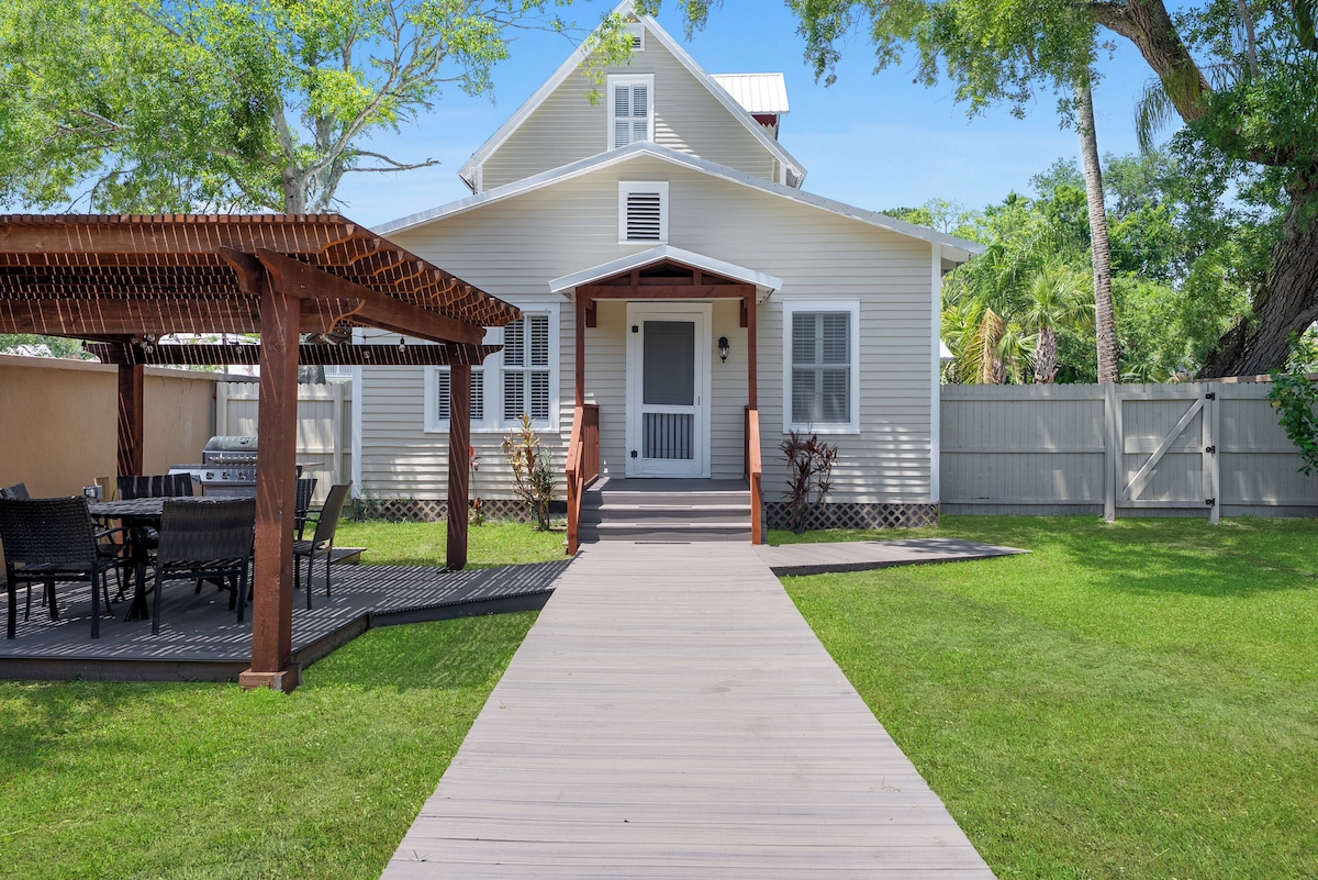 Photo 37 of 5 Min Walk to St. George Street~Resort Access to Pool & Gym~King Beds~Grill~Wifi