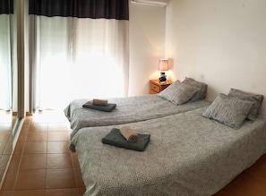 2 chambres, fer et planche à repasser, Wi-Fi, draps fournis