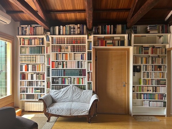Penthouse, vue ville | Coin séjour