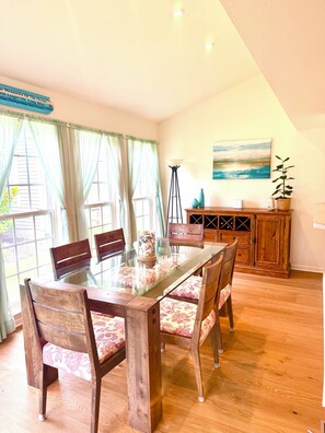 Dining - Spacious 4-bedroom house in charming Ocean View with Pool! Minutes from Bethany! (Ocean View)