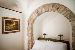 1 soverom, safe på rommet, wi-fi (inkludert) og sengetøy