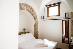 1 室のベッドルーム、セーフティボックス (室内)、WiFi (無料)、ベッドシーツ