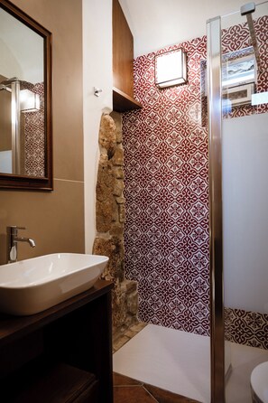 ヘアドライヤー、ビデ、タオル、石鹸