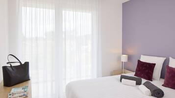 6 adultes - 1 grand lit, 1 lit double et 1 canapé-lit | Lits bébé (gratuits), Wi-Fi gratuit, draps fournis