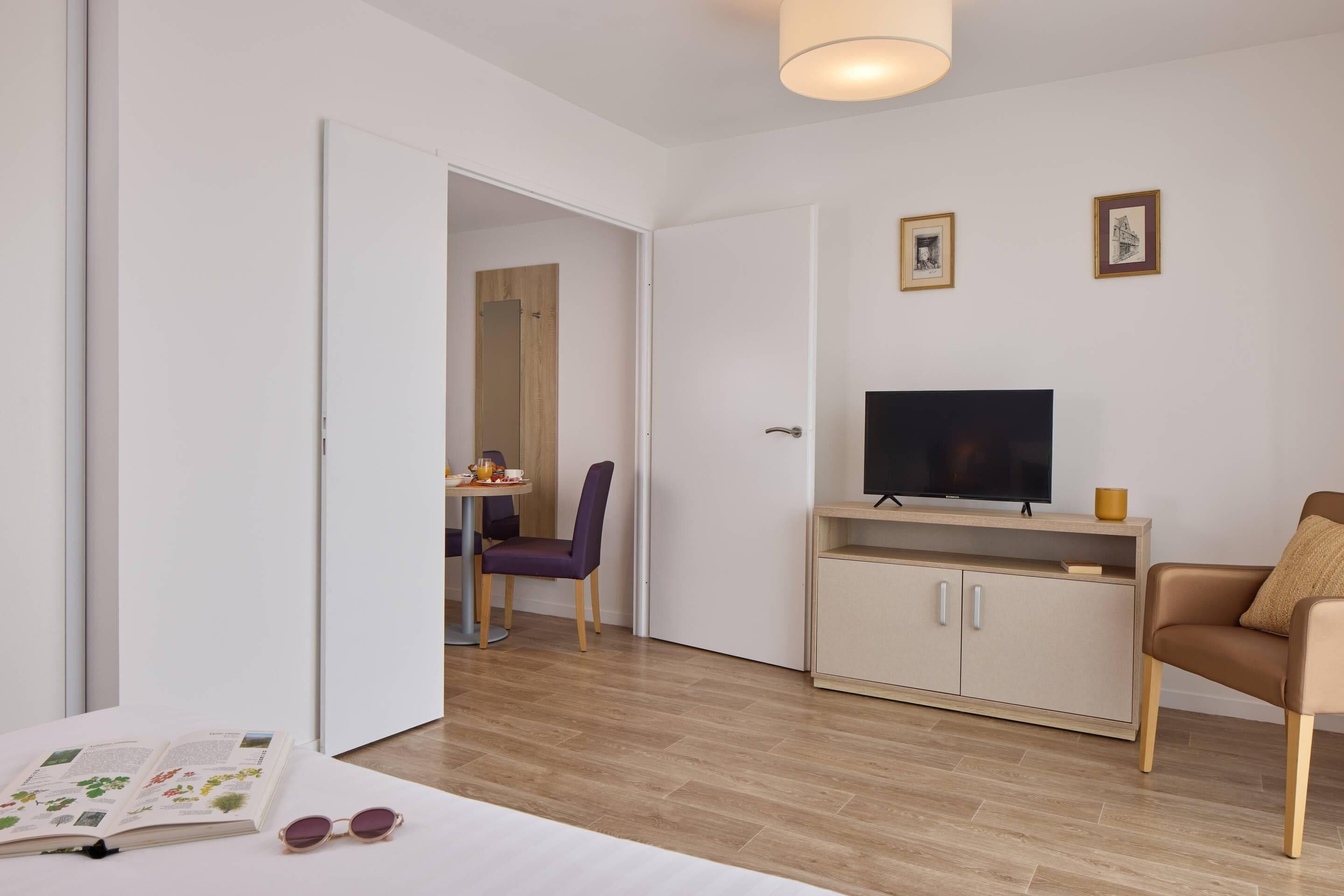 Studio | Cribs (free), WiFi (free), bed sheets