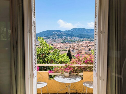 Villa sur les hauteurs avec vue exceptionnelle