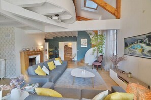 TV - Magnificent apartment with terrace in Toulouse (Toulouse)