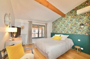 3 chambres, fer et planche à repasser, Wi-Fi, draps fournis