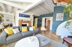 TV - Magnificent apartment with terrace in Toulouse (Toulouse)