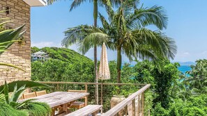 Outdoor dining - Palma House - Beautiful Property located at Wategos Beach (Byron Bay)