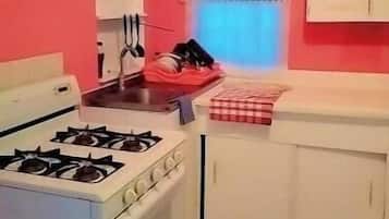 Fridge, oven, stovetop, toaster