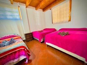 2 quartos, ferros/tábuas de passar roupa, Wi-Fi, roupa de cama