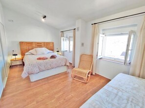 3 bedrooms, iron/ironing board, travel cot, free WiFi