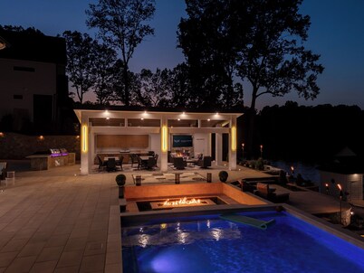Suite Retreat - Smith Mountain Lake Resort Home