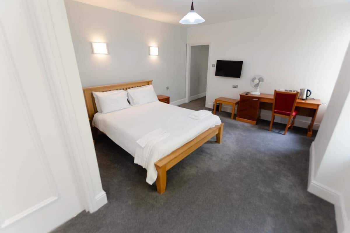 In-room safe, desk, iron/ironing board, free WiFi