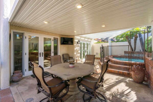 Outdoor dining