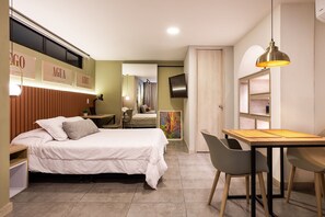1 habitación, tabla de planchar con plancha, internet y ropa de cama 