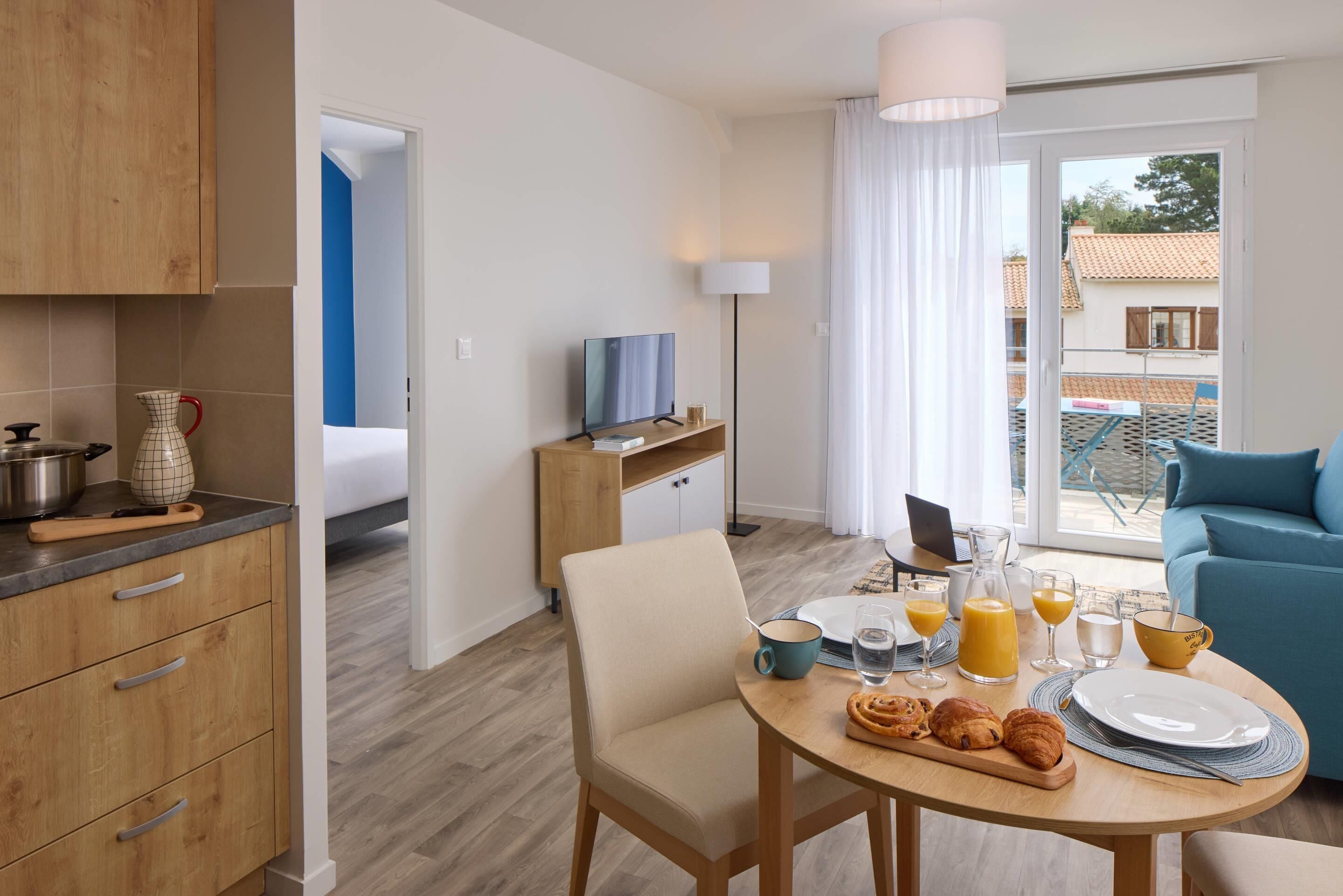 Habitación, 1 cama Queen size y sofá cama, para no fumadores | Wifi gratis y ropa de cama 