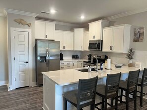 Coffee/tea maker, cookware/dishes/utensils