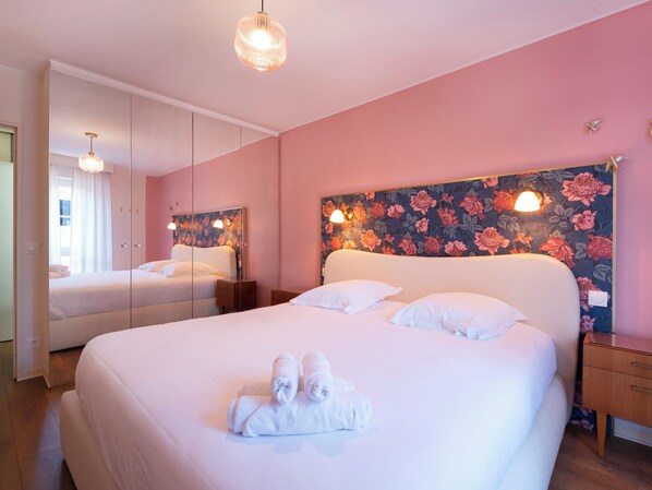 1 dormitorio, tabla de planchar con plancha, cuna de viaje y wifi