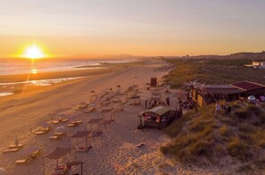 Camastros y toallas de playa 