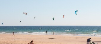 Summer house with pool & garden, 5m ride to Caparica beach