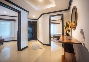 2 dormitoris, planxa i posts de planxar, wifi i roba de llit